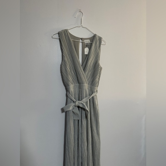 Saylor Metallic Silver Kori Jumpsuit Size Small - Picture 3 of 9